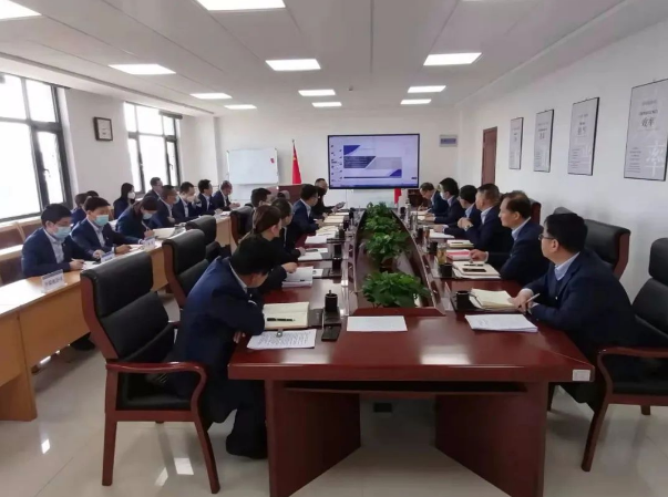 米兰(中国)召开党委理论中心组集体学习会议(图2)