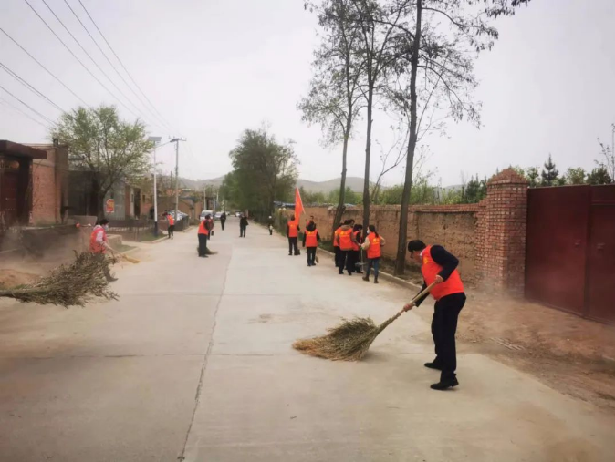 米兰(中国)赴包抓共建村社开展卫生清扫志愿服务活动(图2)