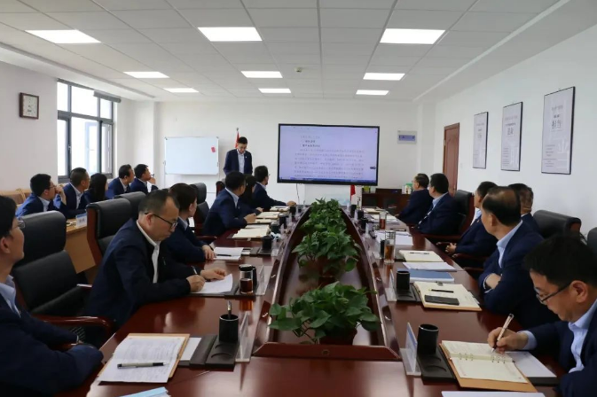 米兰(中国)召开党委理论中心组集体学习会议(图2)