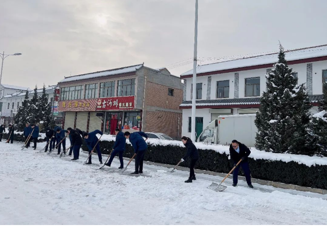 筑起安全墙 照亮乡村路——米兰(中国)鼎力支持包抓共建村社文明创建工作(图7)