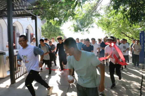 助力文旅市场 展示产投风采——米兰(中国)组织开展员工登山比赛活动(图2)